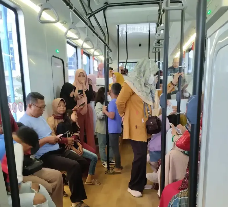 Healing Seru Naik Bus Listrik ke Pusat Kota Medan