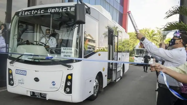 Manfaat Luncurkan Bus Listrik