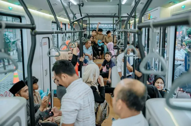 Tips Naik Bus Listrik