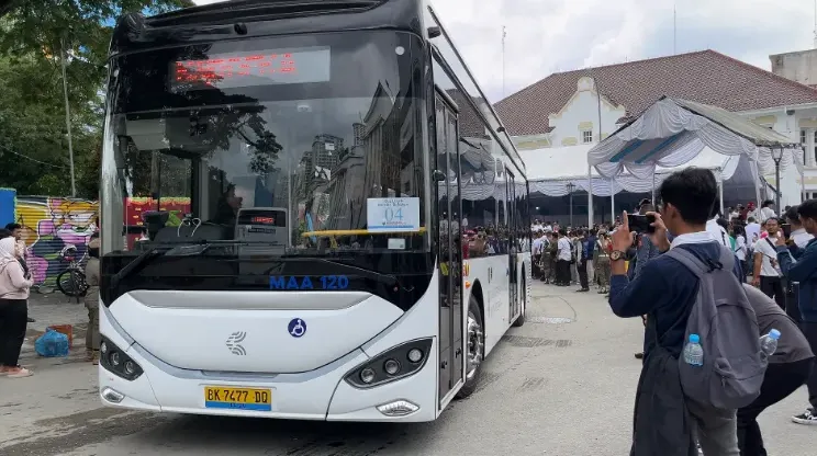 Bus Iistrik Medan Hemat energi