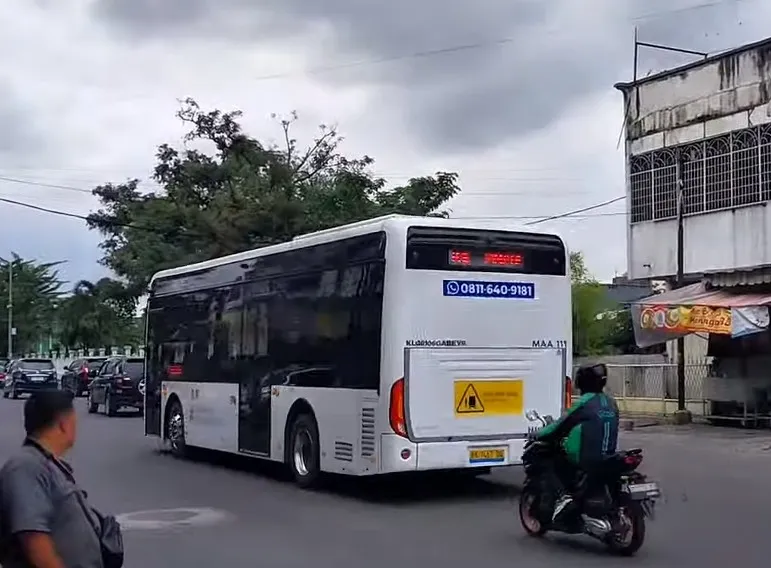 Pengemudi Bus Listrik Medan